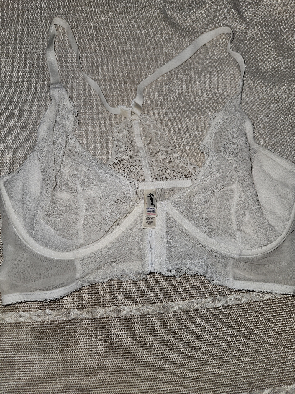 Gossard Elegant White Lace Underwire Bra with Sheer Detailing